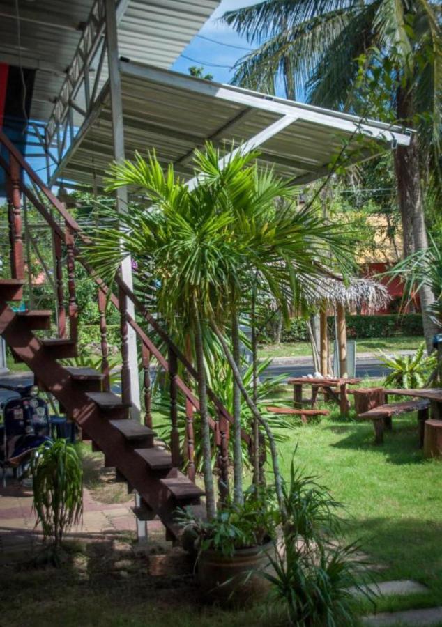 The Lazy Bar And Guesthouse Krabi ภายนอก รูปภาพ