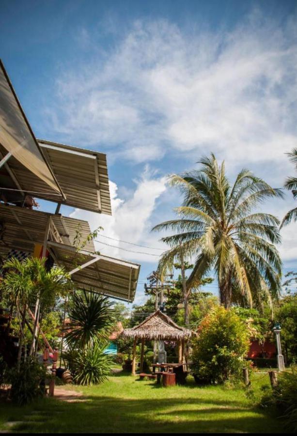 The Lazy Bar And Guesthouse Krabi ภายนอก รูปภาพ