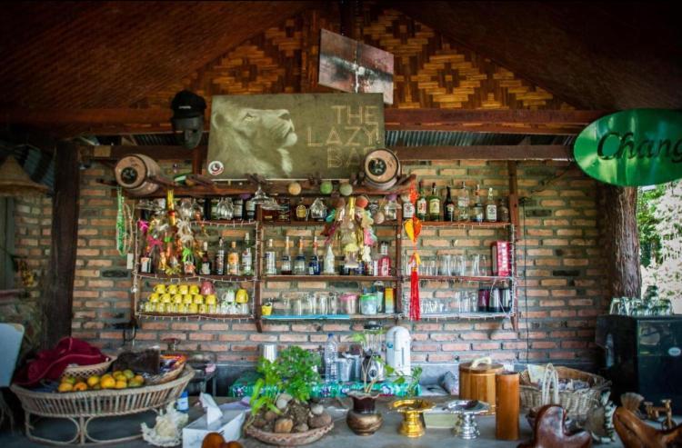 The Lazy Bar And Guesthouse Krabi ภายนอก รูปภาพ
