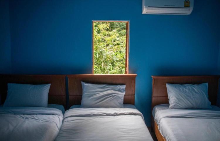 The Lazy Bar And Guesthouse Krabi ภายนอก รูปภาพ